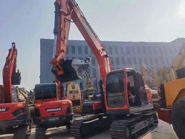 Boa condição Máquina pesada segunda mão Doosan DX140W Excavadora hidráulica para venda