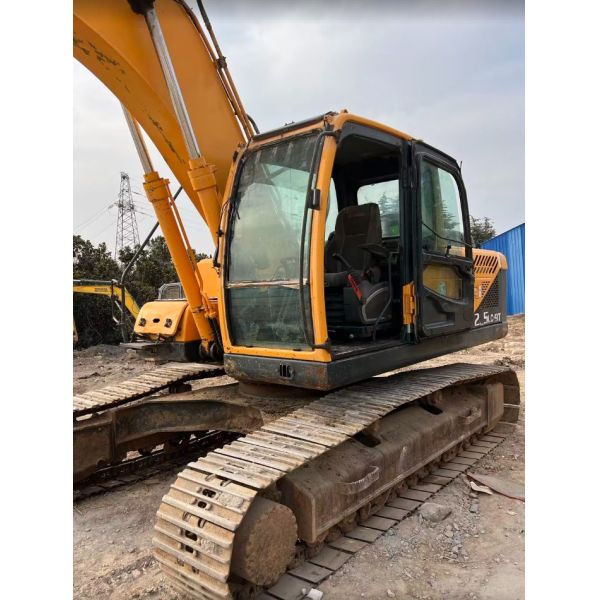 La marque coréenne d'origine utilisée Hyundai 225LC Crawler Excavator 22T Machine de creusement de seconde main à vendre