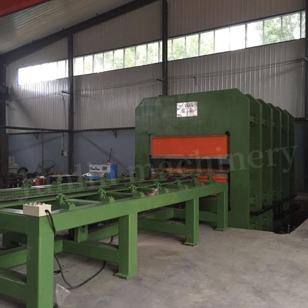 Presse à vulcaniser à plateaux de type cadre robuste pour moulage industriel XLB-1300x6000