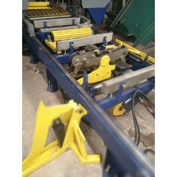 La banda del motor de gasolina vio la madera horizontal el cortar de la serrería portátil automática