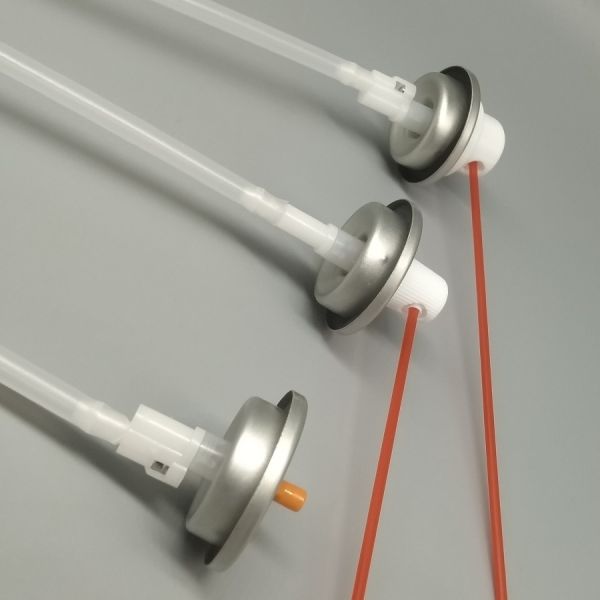 Valve de distribution innovante et durable à 360 degrés pour conteneurs rechargeables de produits ménagers et de soins personnels avec conception anti-colmatage