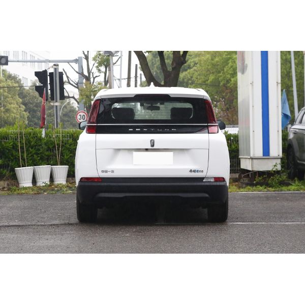 High Performance 5 Seater MPV Electric Car 5 Doors New Energy Benteng NAT 419KM