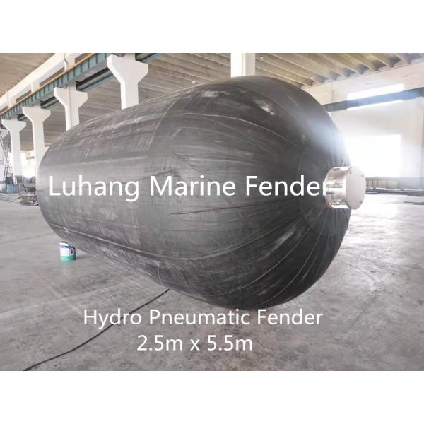 Cylindrical Inflatable Yokohama Marine Fenders For Boats Submarine