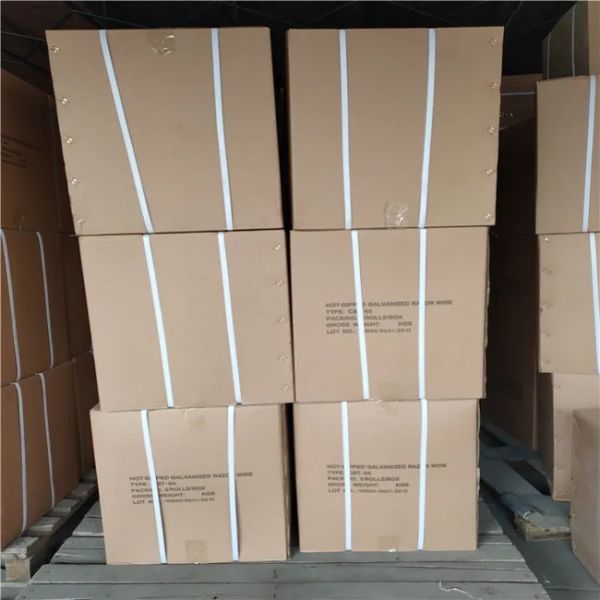 900 мм катушка оцинкованная Concertina колючая проволока Защищен в частной зоне