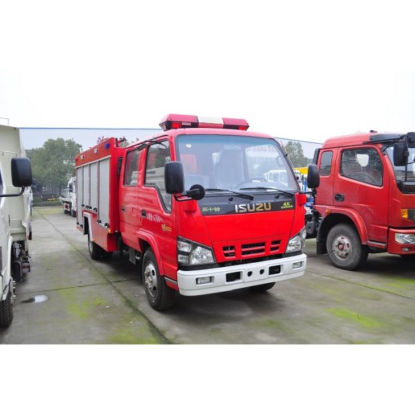 2 Tons ISUZU Firefighter Truck , Small Mobile 2000 Liters Water Tanker Fire Truck