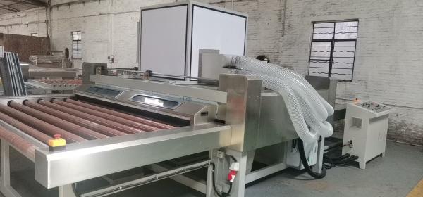 Máquina de processamento de vidro ST2000 para perfuração e lavagem Min. Tamanho de vidro 400 mm/tempo