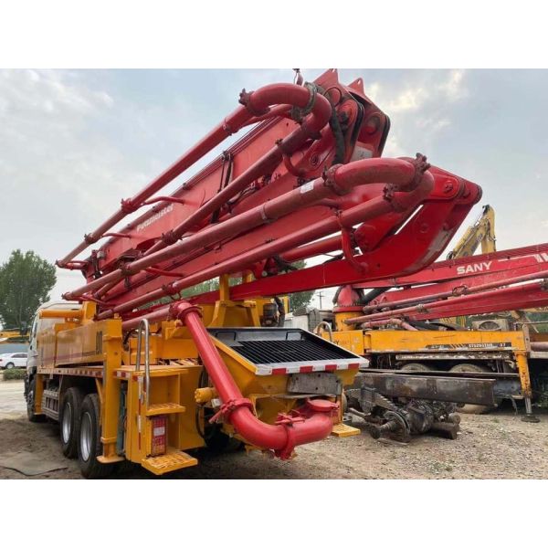 2009 Putzmeister 38 Truck Concrete Pump Vibrating Amplitude 2.6mm 33000kgs for Benefit