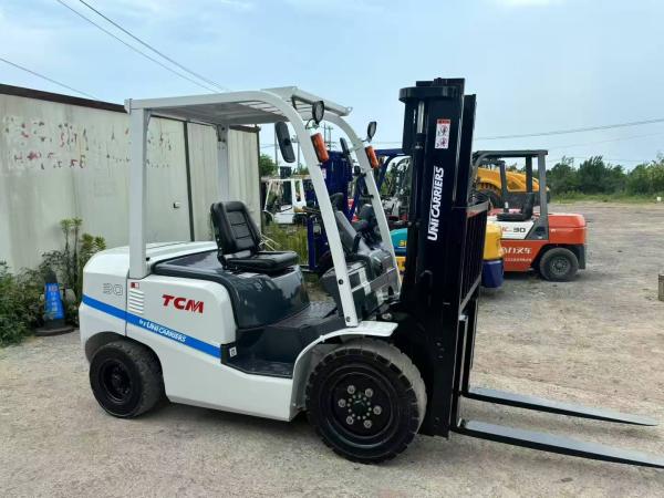 Used TCM 30 3 Tons 3 Meters Diesel Forklift New Model Reasonable Price