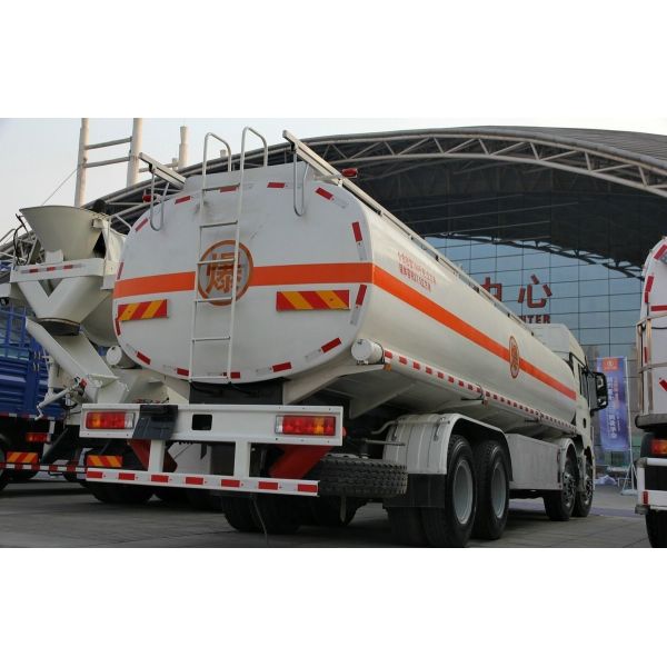 Howo Dongfeng Chassis Oil Tank Truck para diversas necessidades de transporte de petróleo