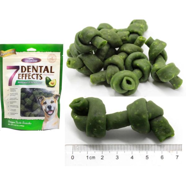 Обслуживания любимца закуски жеваний собаки делая машину с аттестованным КЭ, долгим временем