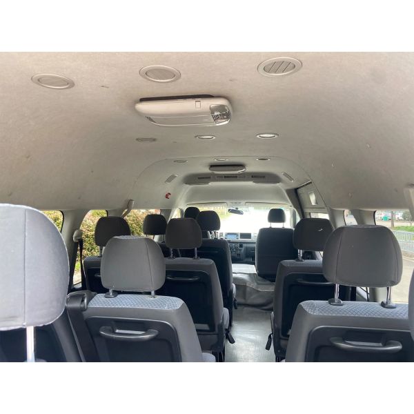 Toyota Hiace 13-местный левоуправляемый электрический микроавтобус Euro 4 Standard Champagne Gold