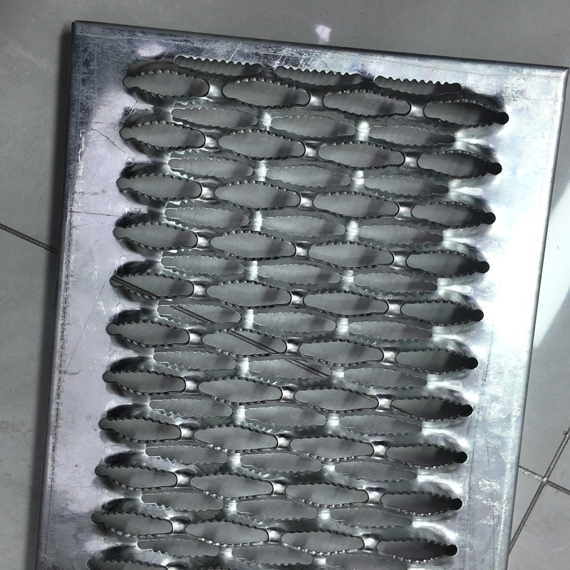 Hot Dip Galvanized Q235 Carbon Steel Anti Slip Walkway Plate
