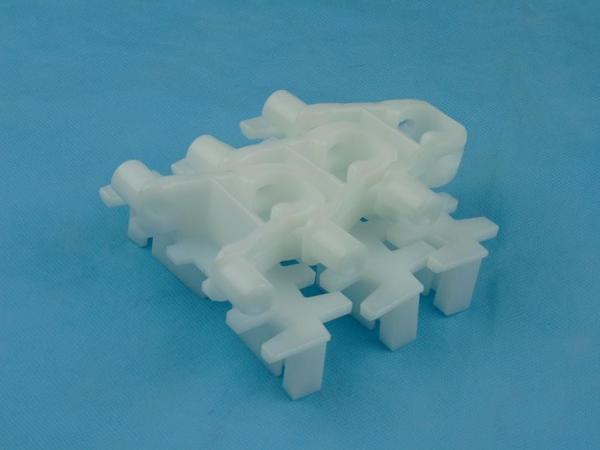 Cleated modular flexible conveyor chains for flexible conveyor system