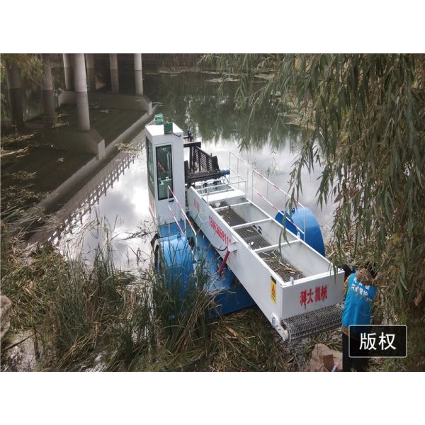 Aquatic Weed Harvester with 10 KG Capacity 1 m Dredging Depth and 50 cm Draught for Efficient Water Plant Removal
