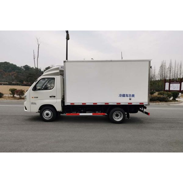 Foton Shacman Refrigerated Truck for Sale Refrigerator Mobile Photon Trucks Food Cold Frozen Food Delivery 4*2 Freezer Box Truck Electric Pickup in Stock
