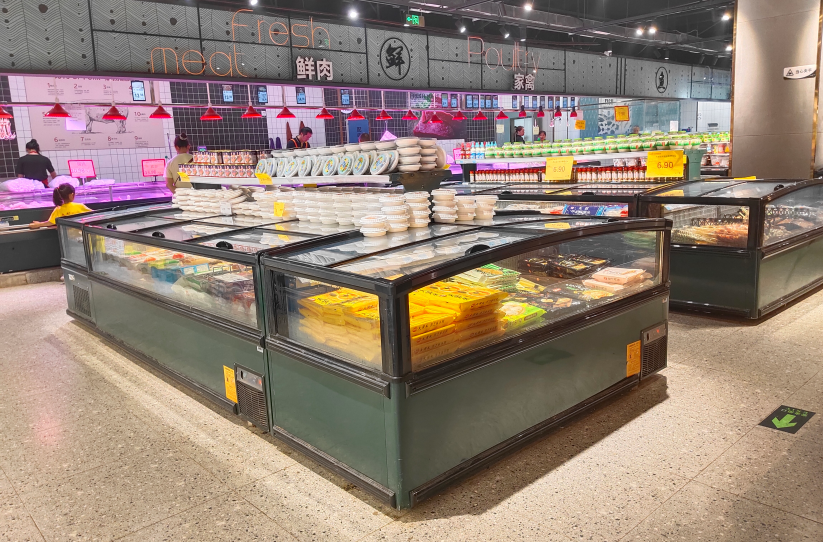 Commercial Chest Freezer With Static Cooling System Equipped With Low-E Sliding Glass Doors And An Inverter Compressor