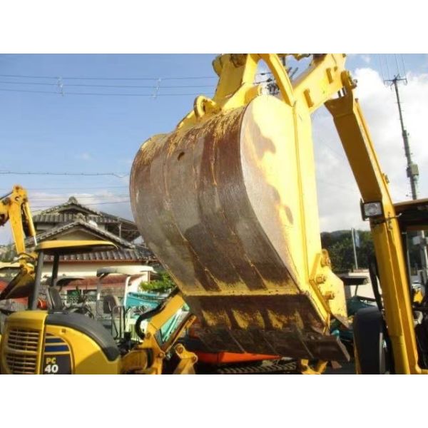 Подержанный экскаватор Komatsu pc30 pc30mr 30mr 3 тонны 3 тонны 3 тонны оригинальный экскаватор Komatsu с закрытой кабиной для продажи