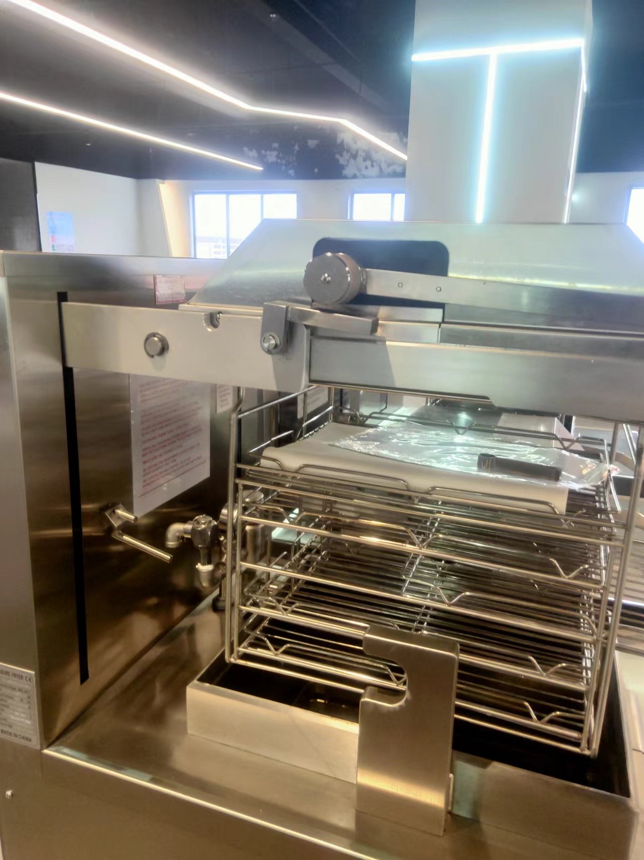 8HD электрическая смарт сенсорная панель 55L 5 Fry Tray Большая производительность куриный фритюр под давлением