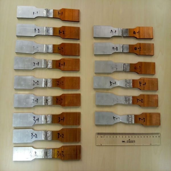 Máquina de soldadura por fricción con rotación diferencial