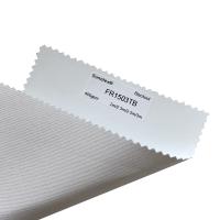 Largeur de 3 m Tissu en rouleau de polyester 100% noircoulant en blanc revêtu pour décoration de fenêtre