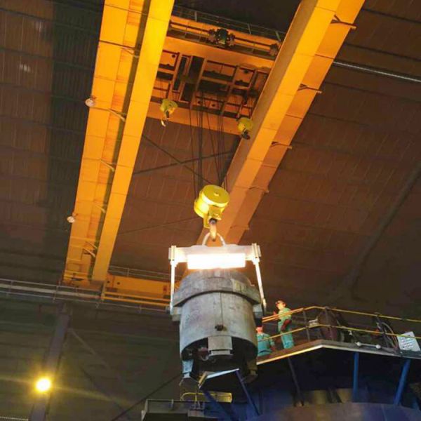 Подгоняйте ковш 100/30 тонн сверхмощный поднимая электрический надземный кран путешествовать для стали расплавьте мастерскую