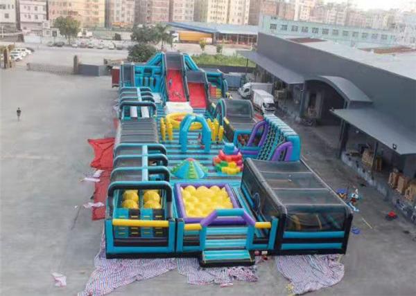 Jogo interativo econômico do equipamento inflável exterior gigante do campo de jogos