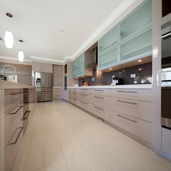 Direct Manufacturer Glossy Beige Plain And Wood Grain Lacquer Modern Designs Kitchen Cabinets Sets Made In China
