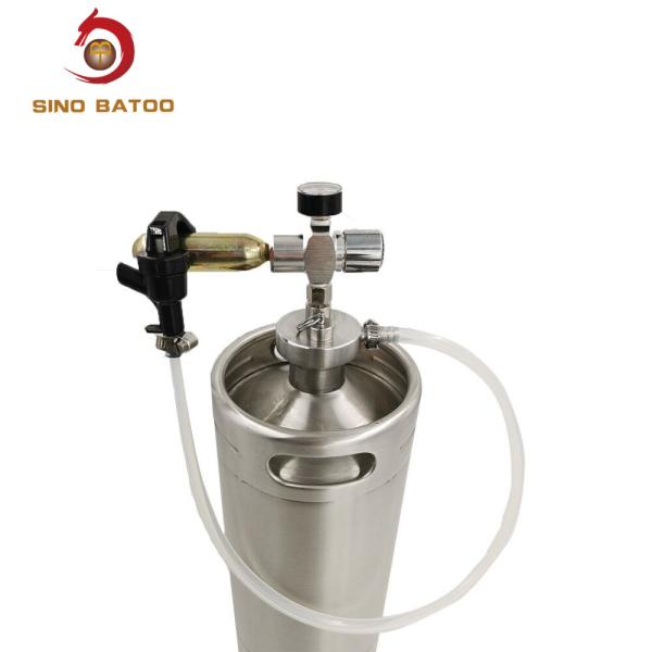 Um CO2 Mini Keg Dispenser do galão, Mini Keg Dispenser de aço inoxidável