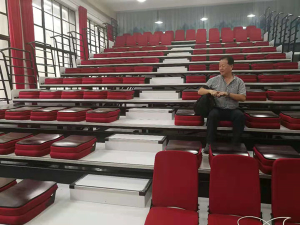 Ручные сложенные посадочные места Bleacher стула телескопичные Retractable для конференц-зала