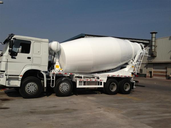 HOWO 9cbm Concrete Mixer Truck 371 HP With Eton Mixer Pump White