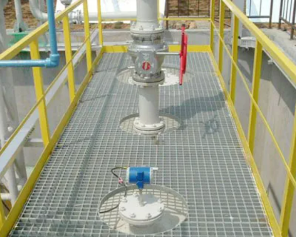 Hot Galvanized Stair Tread Power Plant Platform Driveway Steel Outdoor Drain Grating