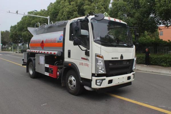 2024 New 4 4 * 2 LHD Fuel Bowser Tank Truck  4000 Liters 5000 Liters 6000 Liters Fuel Dispenser Truck With Fuel Dispenser Price