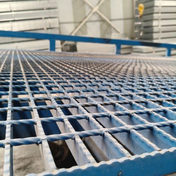50MM Bar Spacing Industrial Steel Grating Biggest Size 1050mm*6000mm 40*100 Applications in the Market