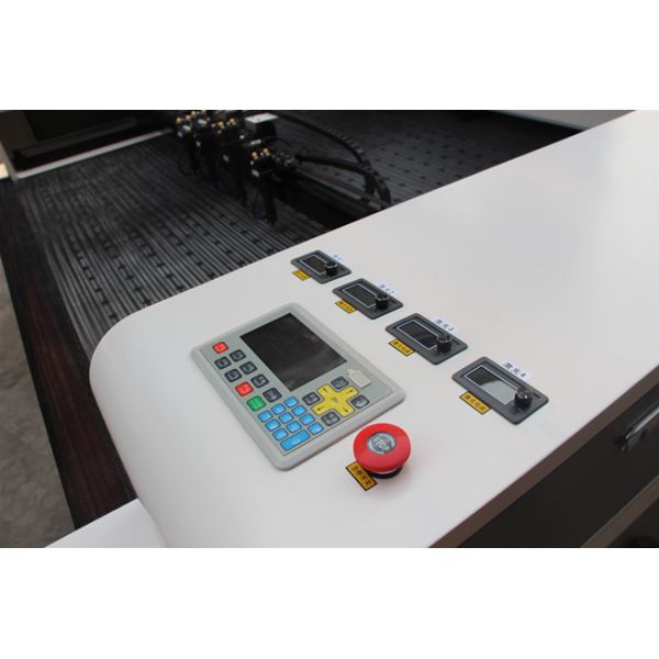 Взаимный лазер голов движимости 4 гравируя автомат для резки 80W 100W для ковра циновки половика нейлона