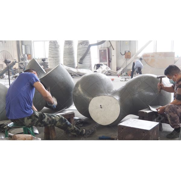 Скульптура из нержавеющей стали на открытом воздухе Скульптура из металла, сделанная на заказ