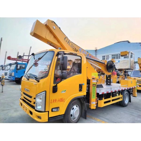 Plateforme de travail aérien Camion 30m Réparation de circuit Véhicule aérien mobile