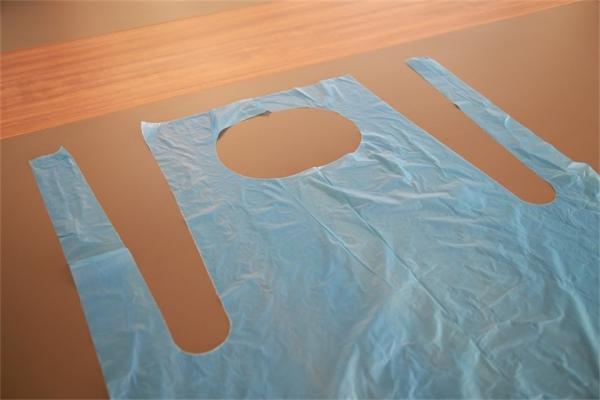 Protective Red Blue Polythene Disposable Paint Aprons Anti Fluid Anti Bacterial