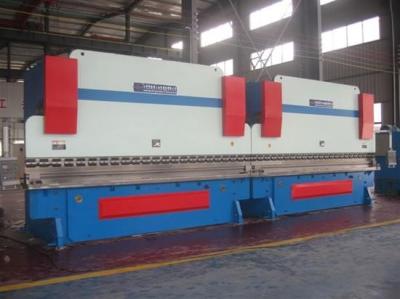 Controle enorme do CNC da sincronização de pólo claro de sistema hidráulico de máquina de dobra da chapa metálica dois