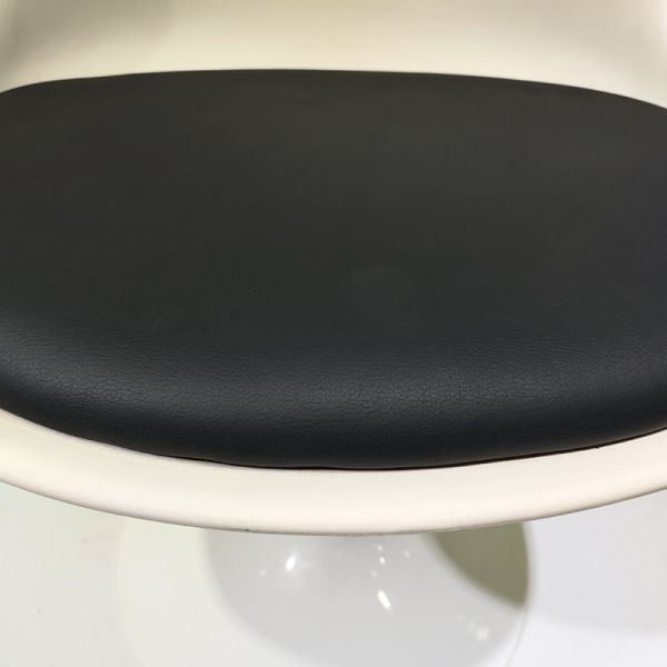 Classic Modern White Metal Base Dining Chair Plastic PP Shell 81cm Height