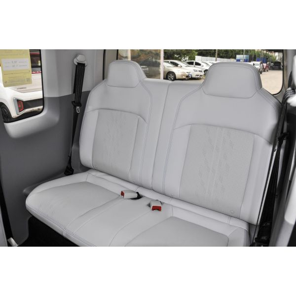 4 Seater Sedan EV Electric Vehicle Minicar Wuling Air Clear Sky 100km/H