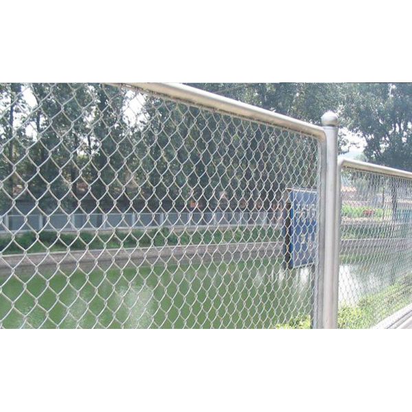 Внешний оцинкованный покрытый колючей проволокой забор для сетки ограждения ISO9001 2008 аккредитован