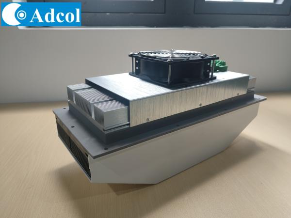 Les climatiseurs 200W 24VDC sont largement utilisés dans les armoires à batteries extérieures, les armoires à batteries intérieures et autres kiosques qui nécessitent une régulation de la température.