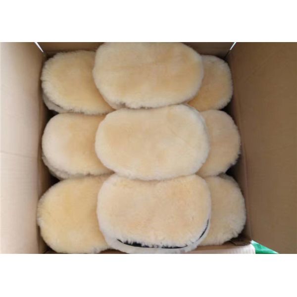 Escoja extraordinariamente densamente la superficie apacible de pulido del mitón del coche echado a un lado sin marcas que se lavan