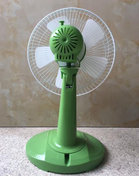 5 PP Blades 12 Inch Solar Table Fan For Residential Cooling