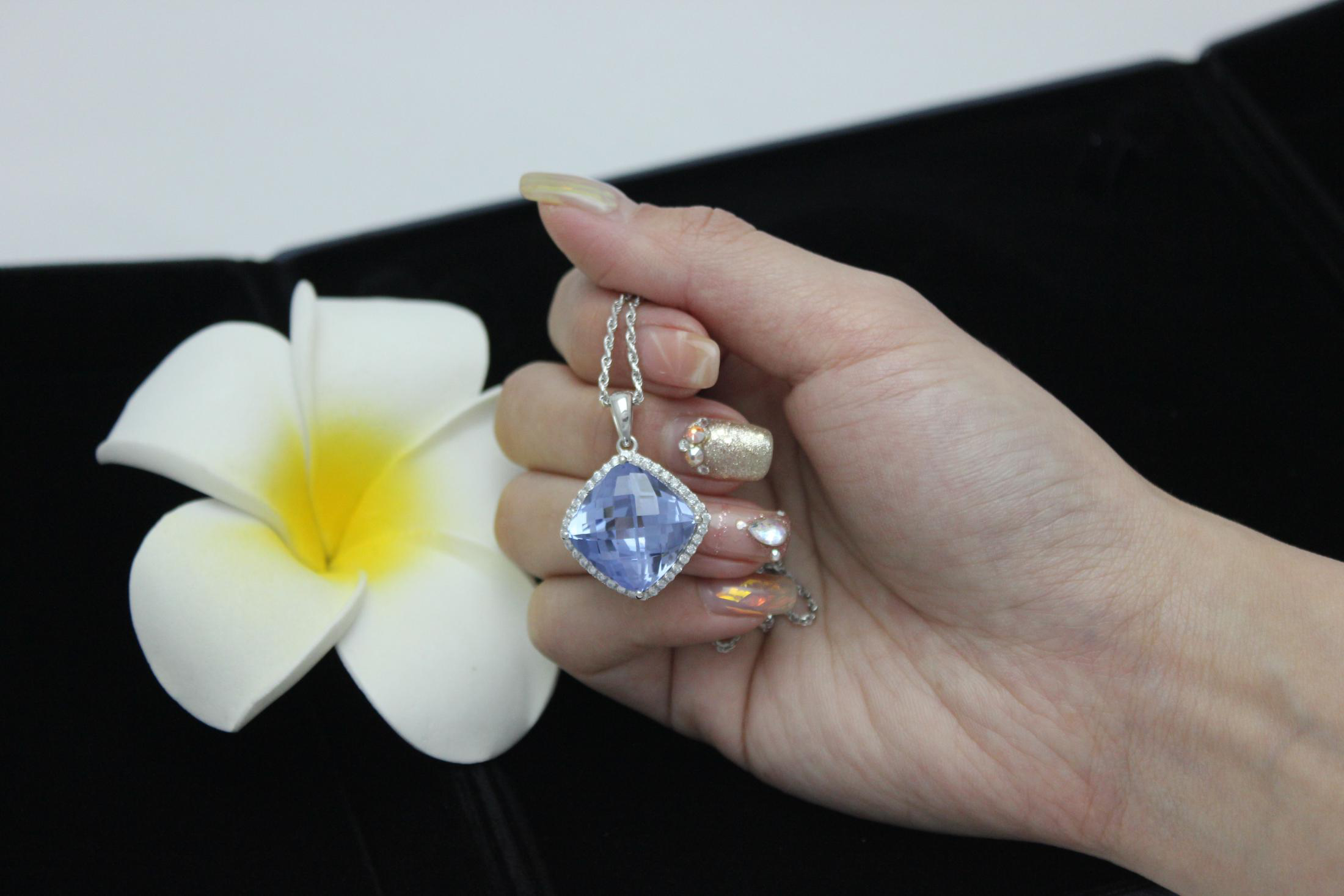 8x10mm 9x11mm Pear Shaped Blue Sapphire Pendant Necklace