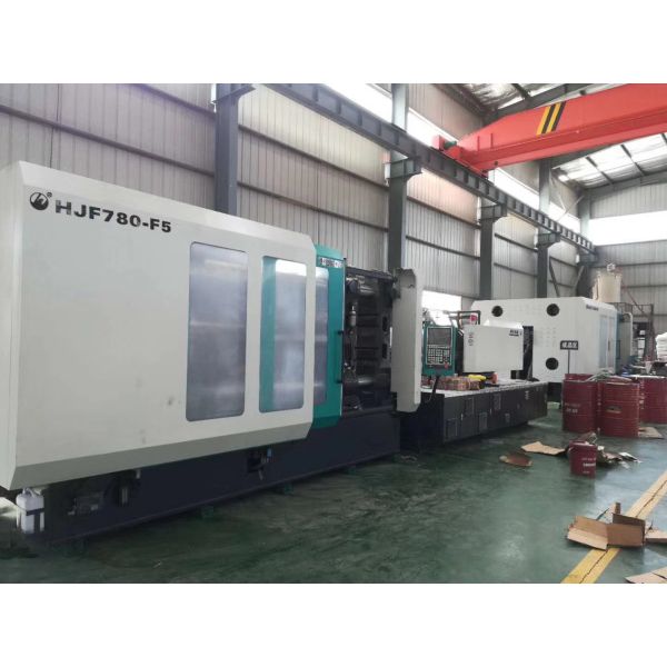 Machine automatique de fabrication de chaises en plastique