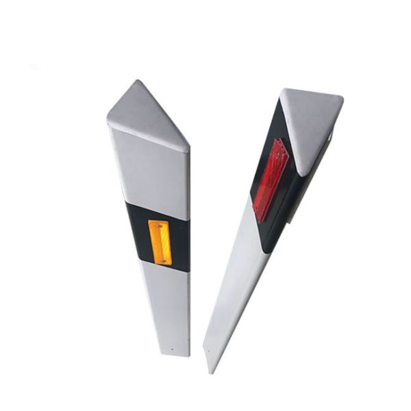 Flexible PVC Delineator Post with 3M Reflective Film Designed to Withstand Impact and Provide High Visibility for Roadside Traffic Safety