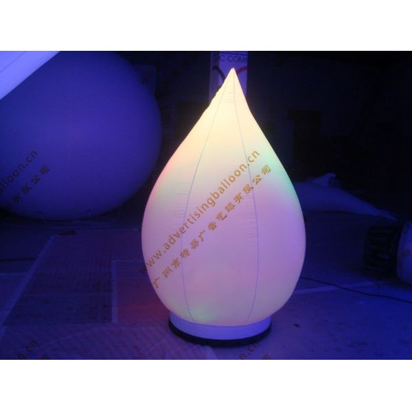 Globo gigante atractivo de la publicidad