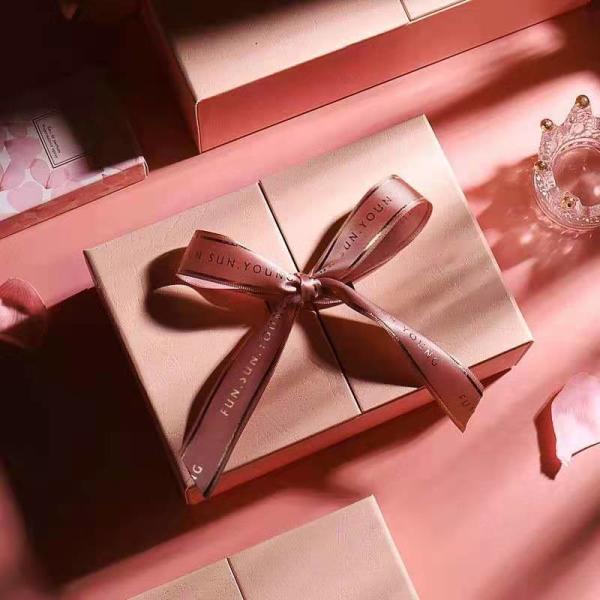 Caixas de papel ecológicas com fecho magnético e fita de logotipo personalizado embalagem de presente