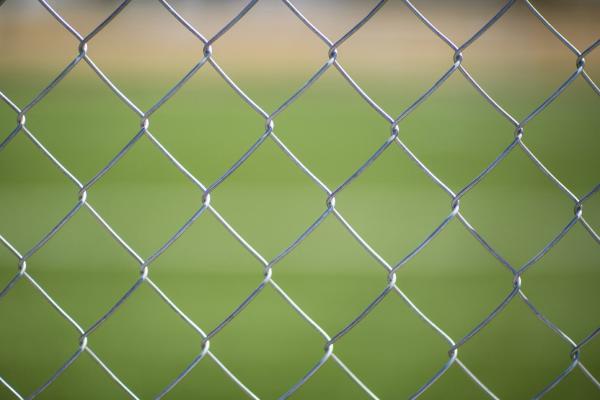Galvanized Diamond Fence Cyclone Wire Mesh Black Pvc Coated Chain Link Fence Roll 50ft